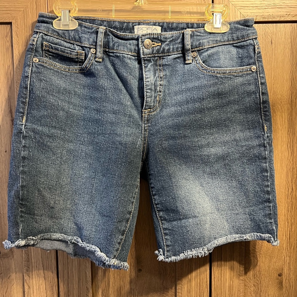 Women's Gabriella Bermuda Mid Rise Distressed Shorts Frayed Hem Sofia Vergara 2 - Picture 1 of 4